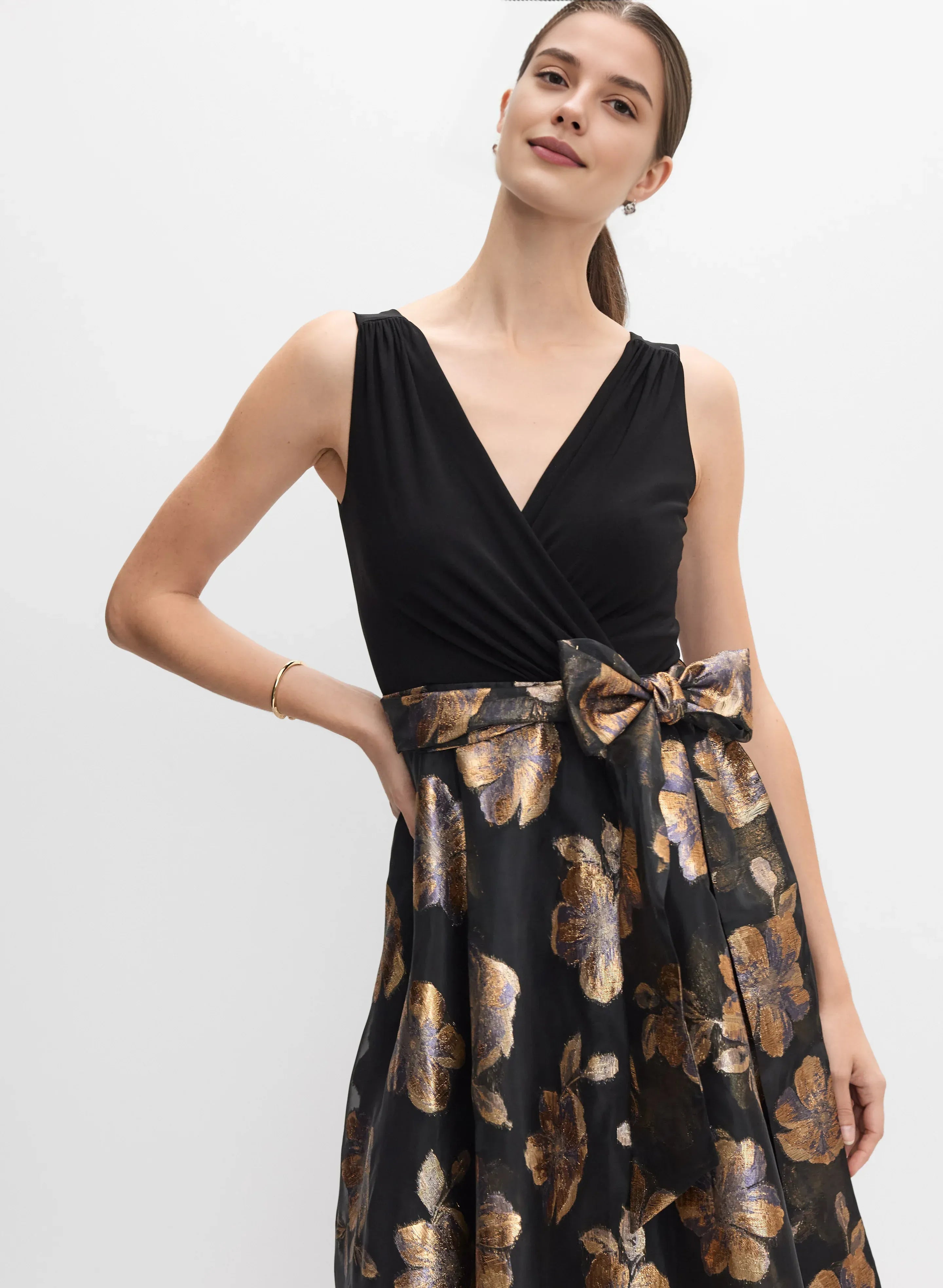 Modern A-Line V Neck Sleeveless V Back Floor-Length Prom Dress